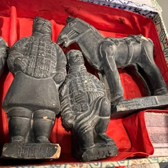 VTG~ Terracotta Warrior Figurine Set - Picture 3 of 3